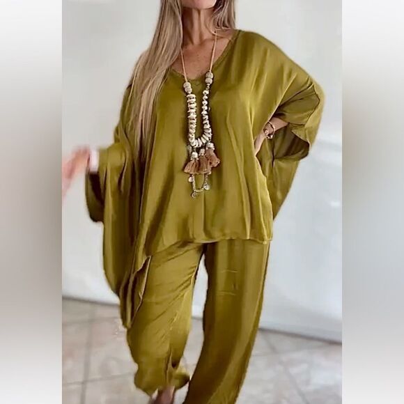 Made in Italy Satin Set - Picture 10 of 10